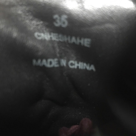 Burberry youth boots size35 will fit womens5.0/5.5  in kids about a size3.5/4.0 - Picture 7 of 7